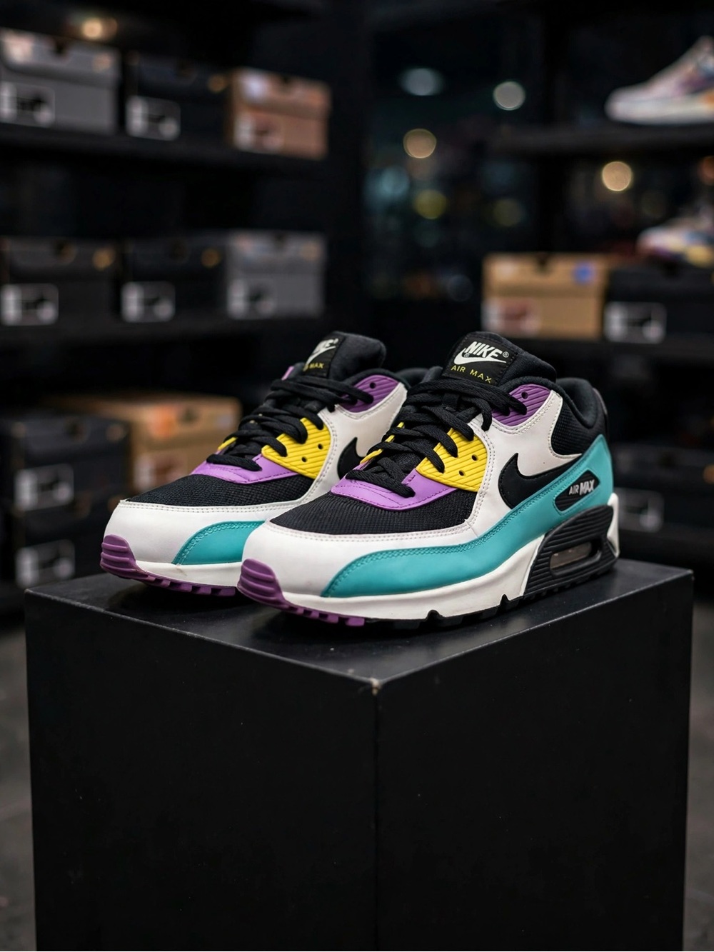 Nike Air Max 90 Essential 'Black Bright Violet' (2019)